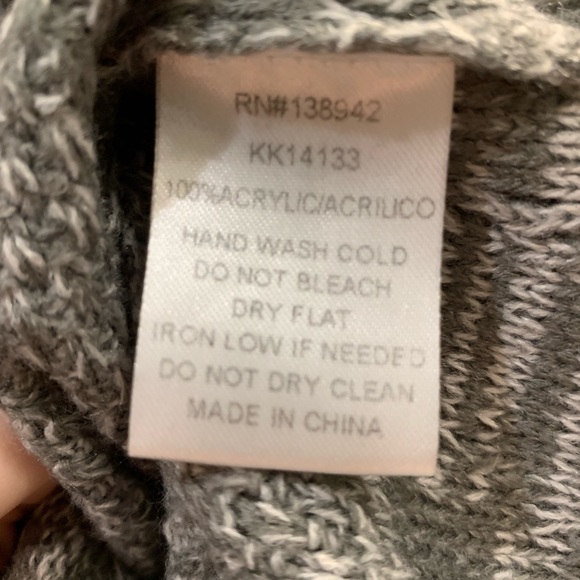 🎉HP🎉 OnTwelfth Grey Fringe Sweater - Picture 5 of 6